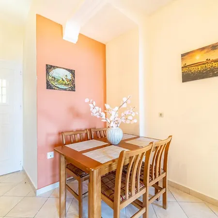 Apartament Mazis Family *
