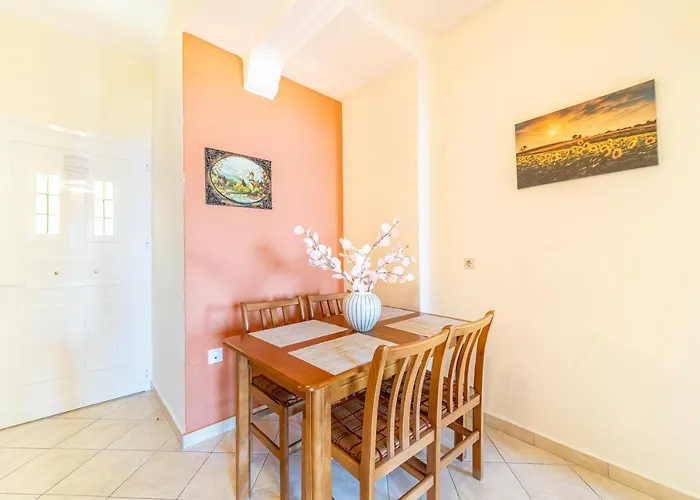 Apartament Mazis Family *